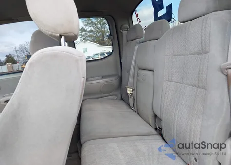 2005 Toyota Tundra Sr5 z USA, uszkodzony, nr VIN 5TBRU34195S449948